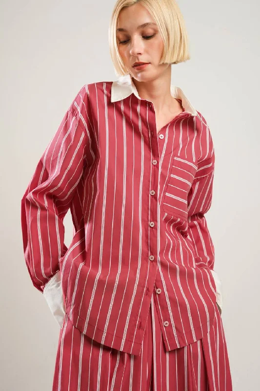 Light Comfort BEHIND THE GRIN WOVEN TOP